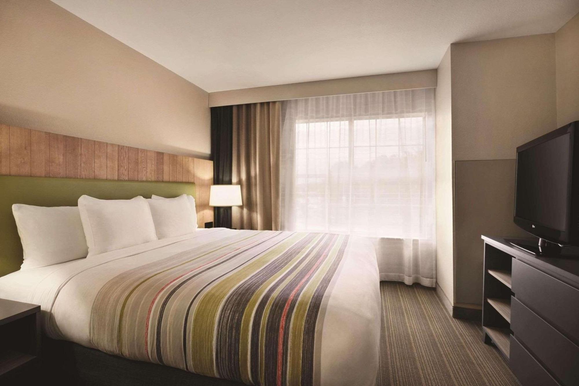 Hotel Country & By Radisson, Newnan, Ga Newnan