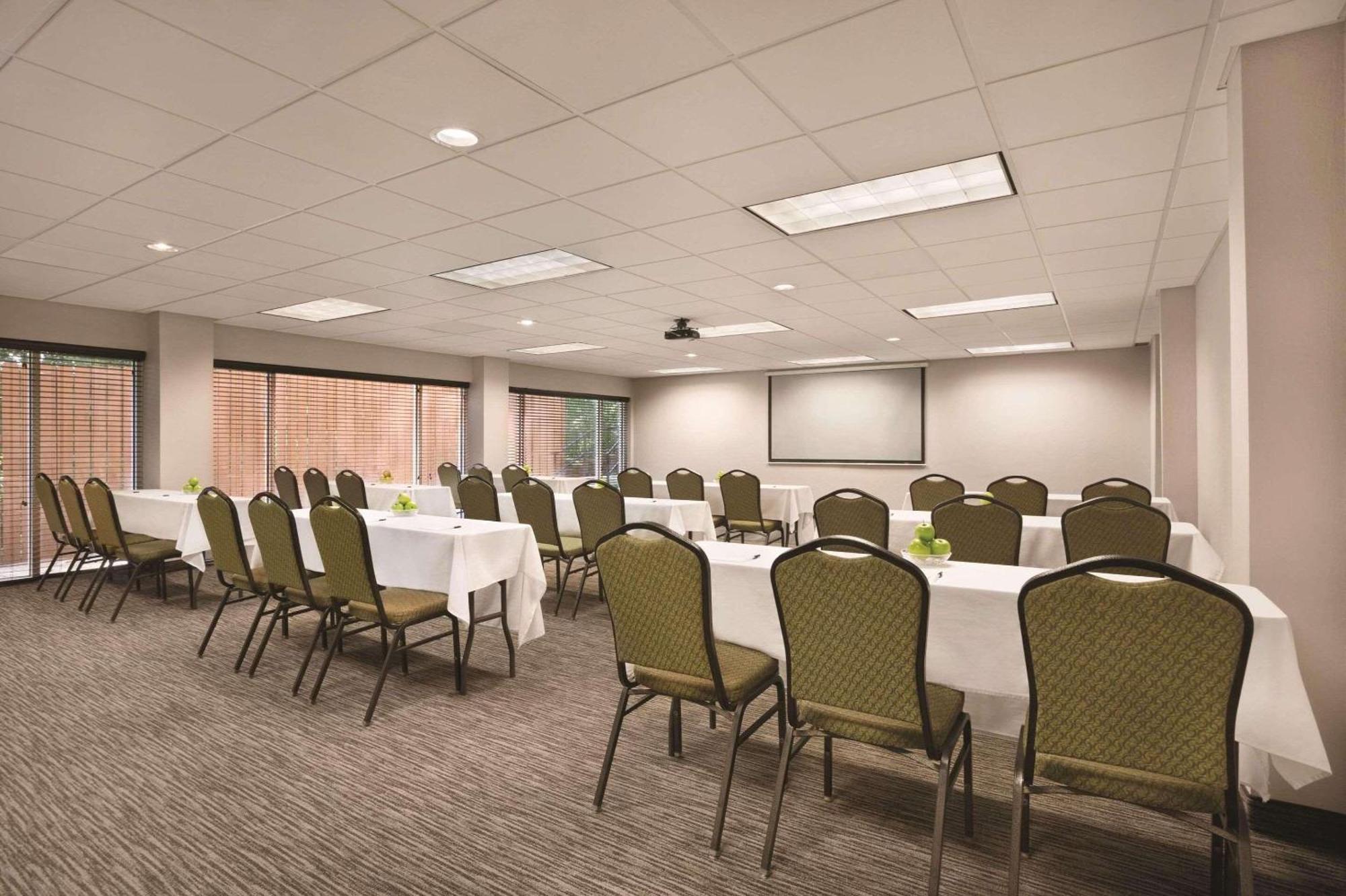 Country & By Radisson, Newnan, Ga Newnan