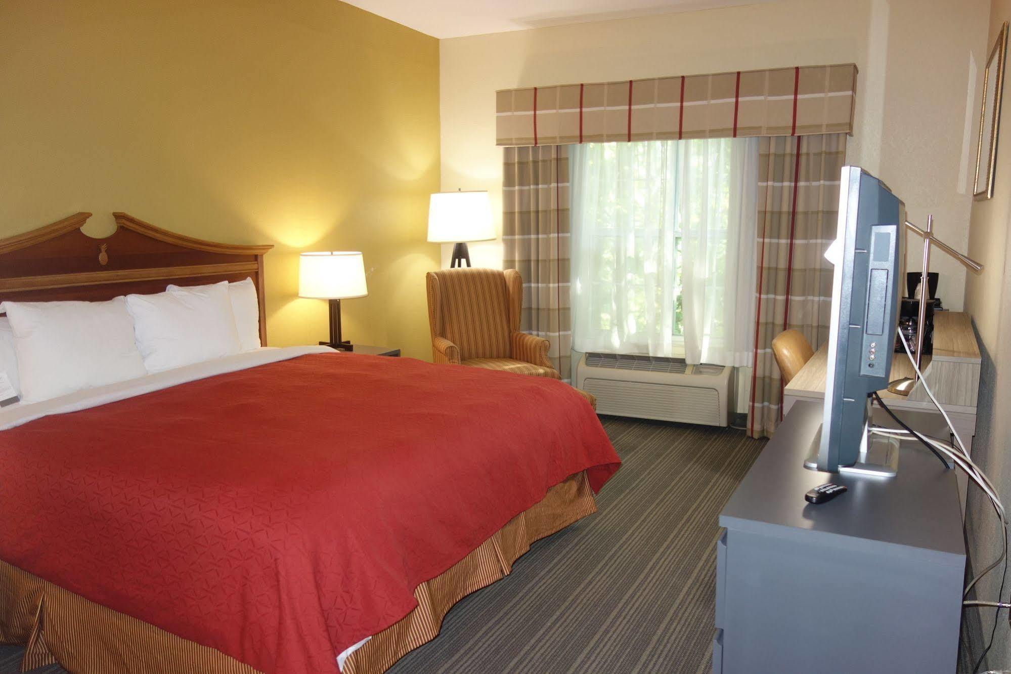 Hotel Country & By Radisson, Newnan, Ga